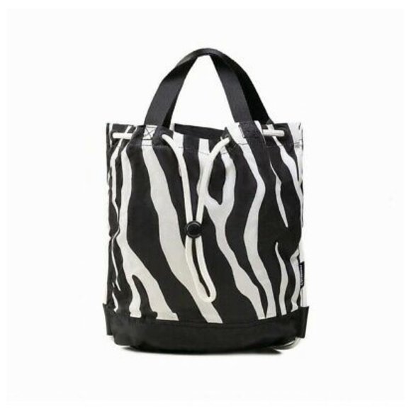 Converse 10018971-A01 Women's Bucket Bag Black White Drawstrings 3 Wear Options - Picture 3 of 7